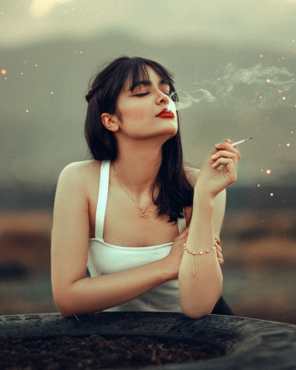 girl_smoking_1.jpeg